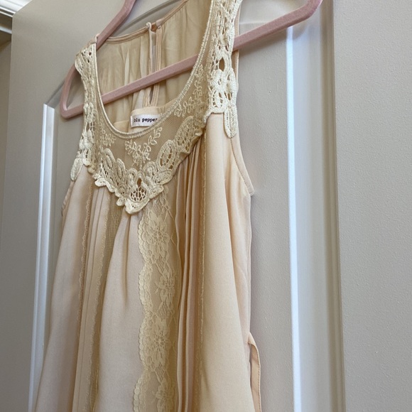 Beautiful nude coloured dress in size S - Picture 11 of 11